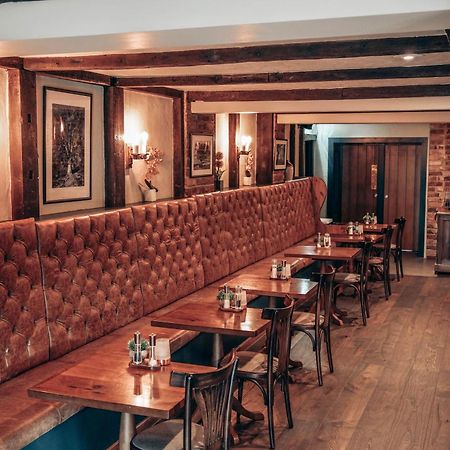 The Thatch Inn Глостер Экстерьер фото