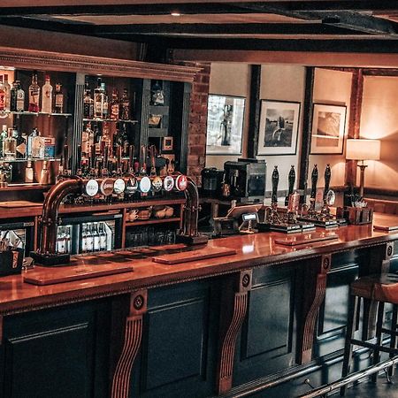 The Thatch Inn Глостер Экстерьер фото