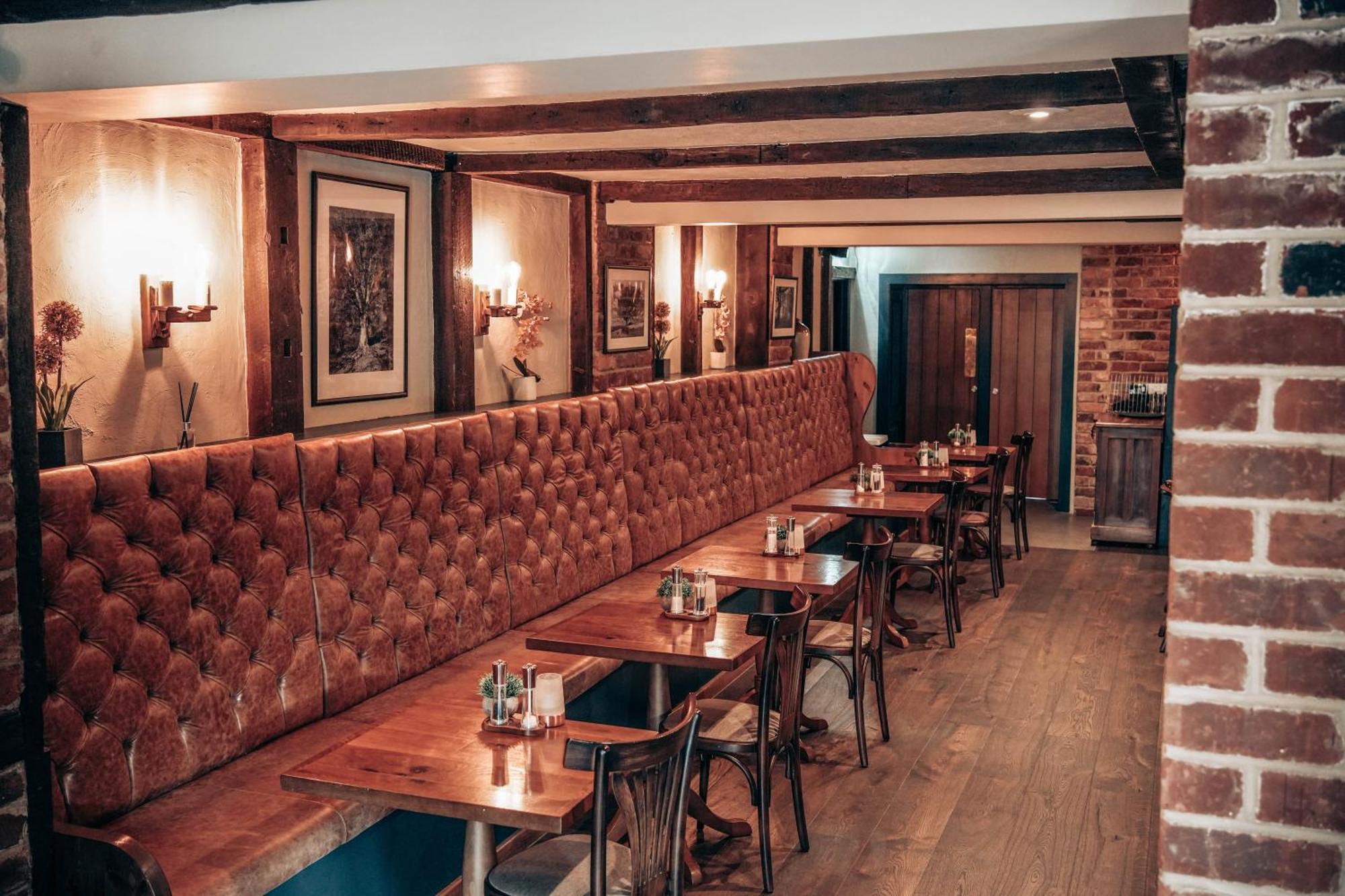 The Thatch Inn Глостер Экстерьер фото