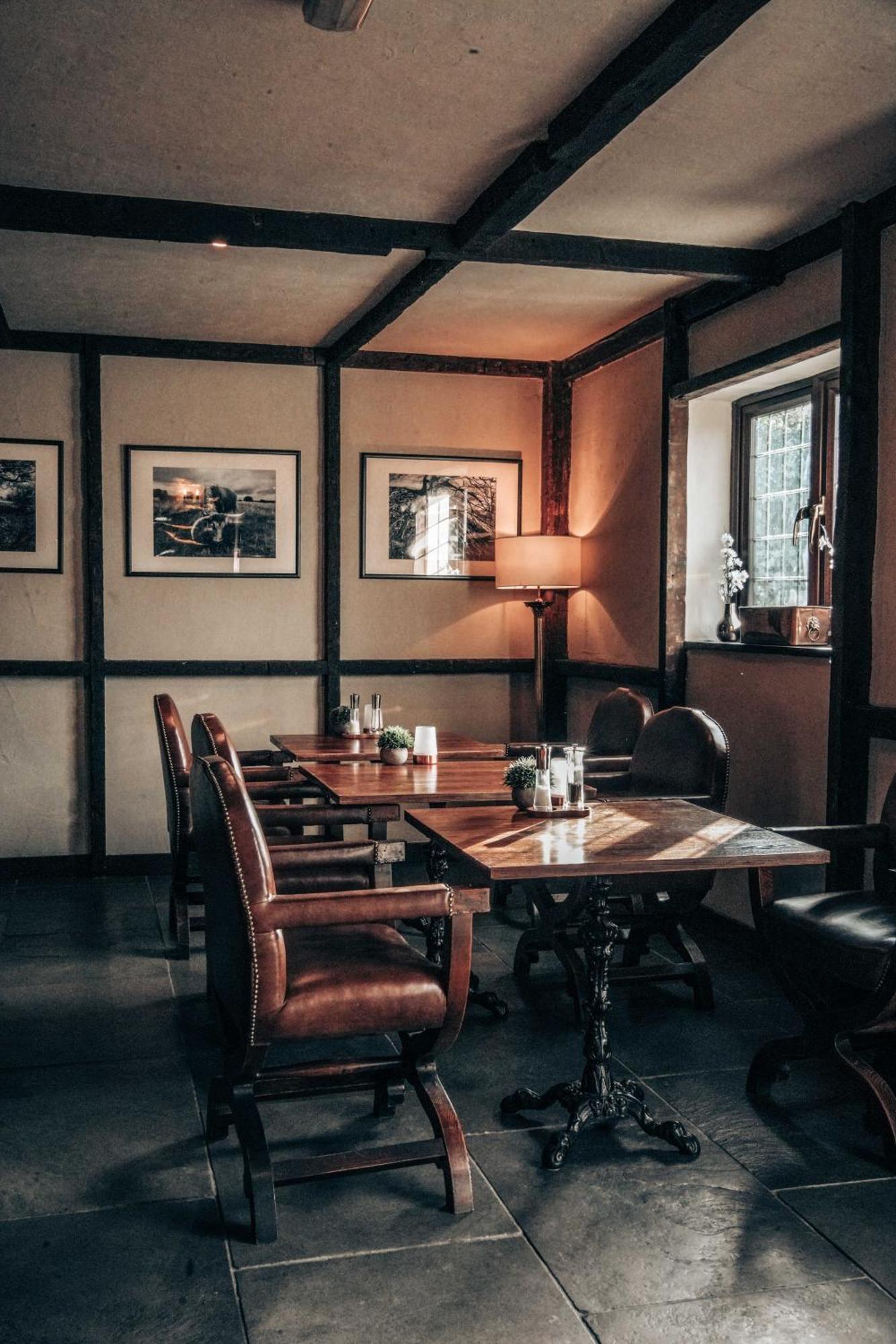 The Thatch Inn Глостер Экстерьер фото