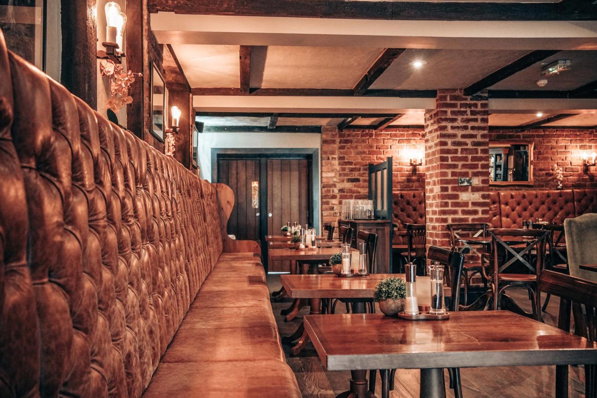 The Thatch Inn Глостер Экстерьер фото
